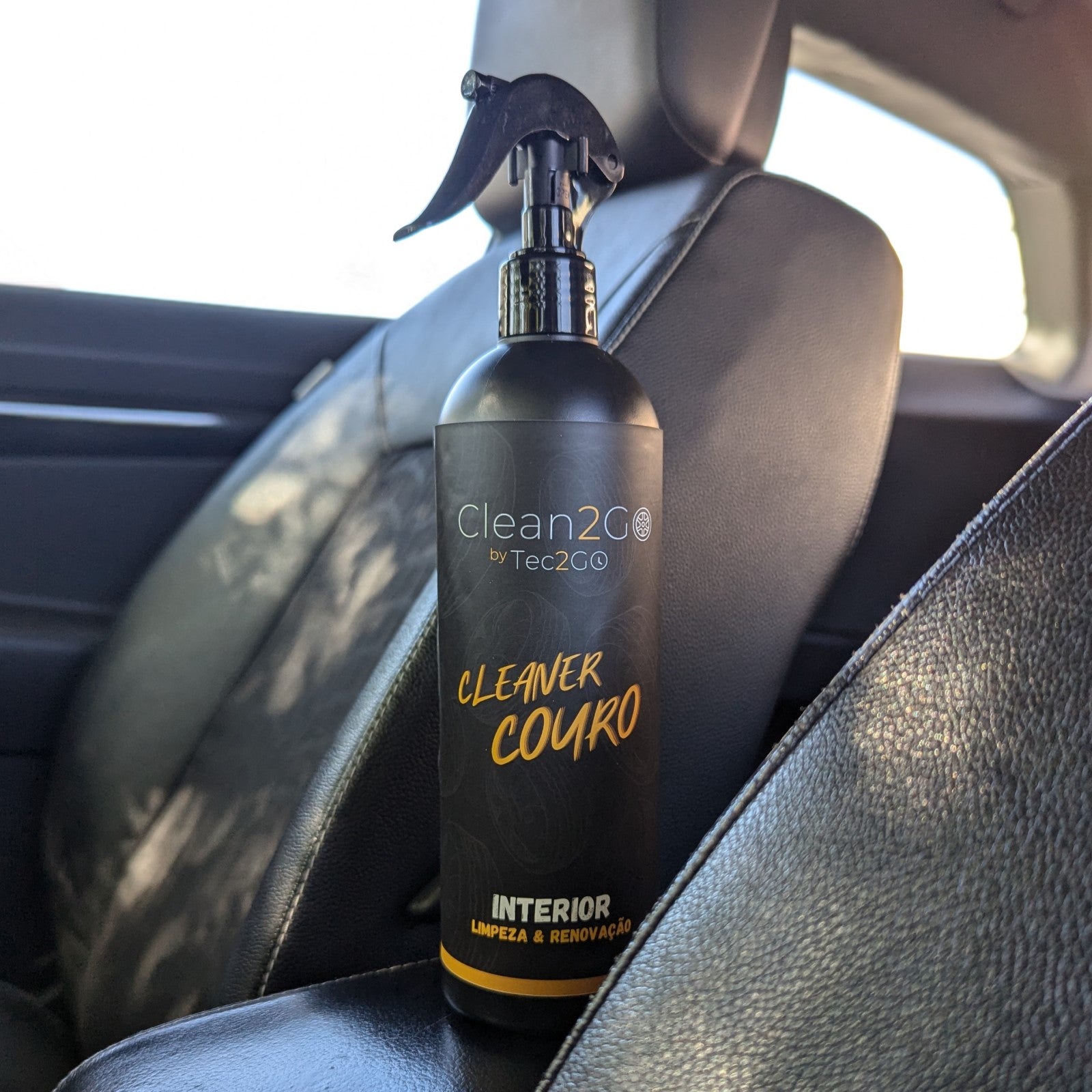 Garrafa de 500ml do Cleaner Couro Clean2GO para limpeza e renovação de couro